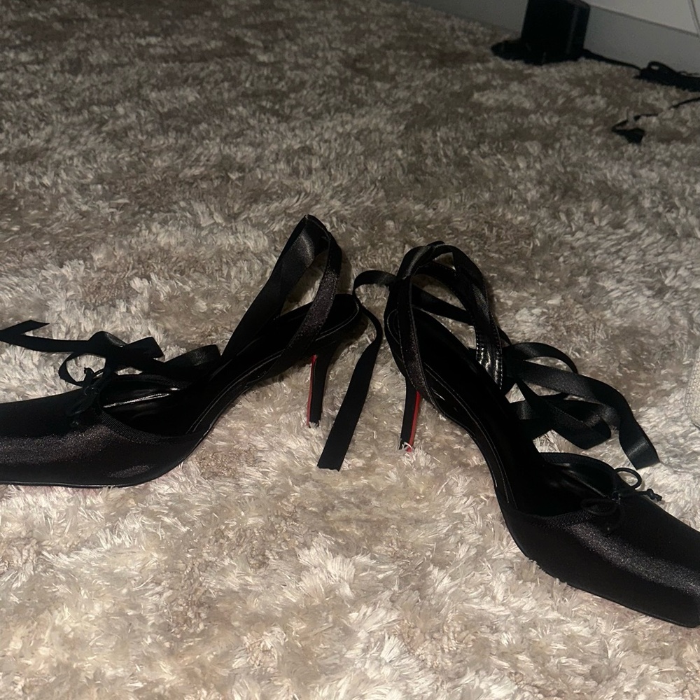 Elegant Black Satin Women's Shoes - Picture 3 of 5